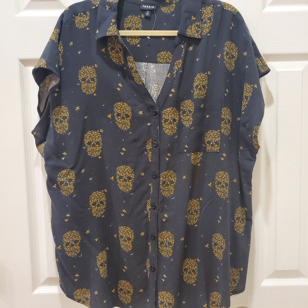 Torrid Navy Button-Front Skull Print Top - Gold Skull Pattern